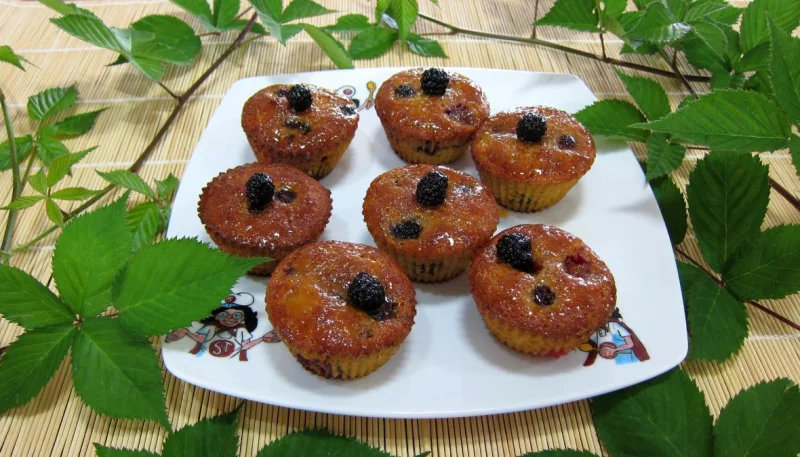 Cupcakes aux nashis et mûres