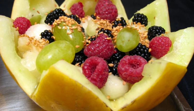 Melons farcis aux fruits