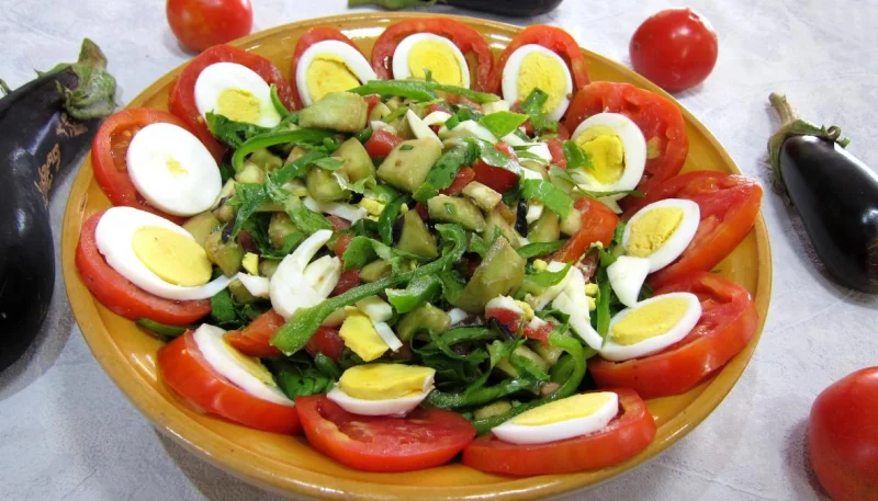 Aubergines crues en salade