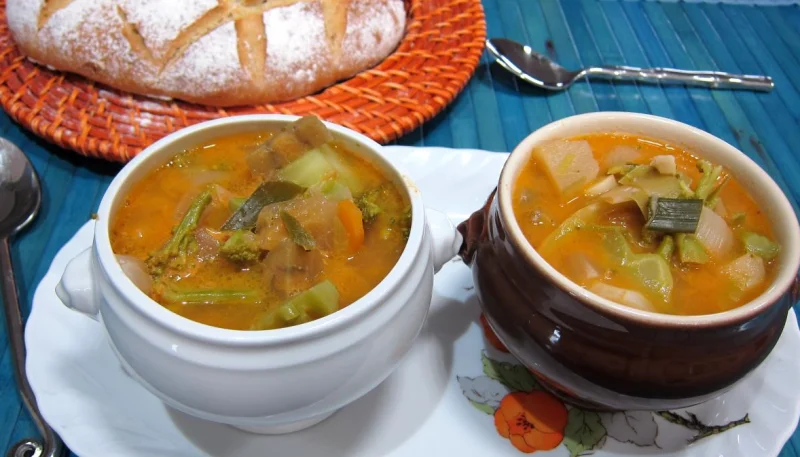 Soupe de brocolis et légumes