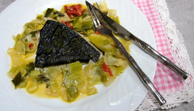 Turbot vapeur et poireaux au chorizo