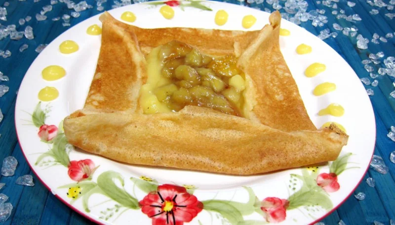 Crêpes à la sauce citron et aux bananes