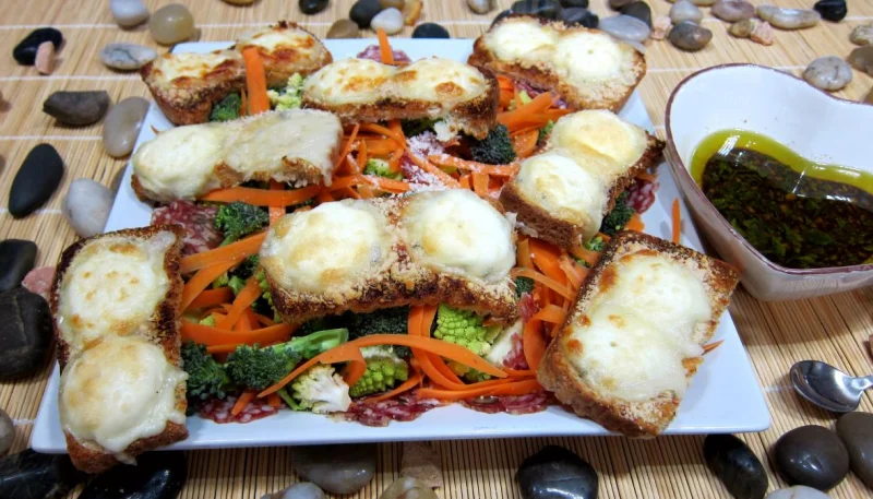 Crudités et fromage de chèvre grillé