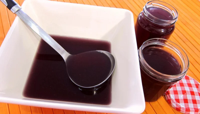 Bouillon de légumes à l'oignon rouge