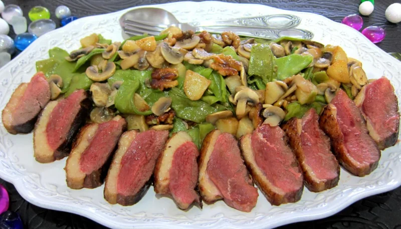 Magret de canard aux pois gourmands