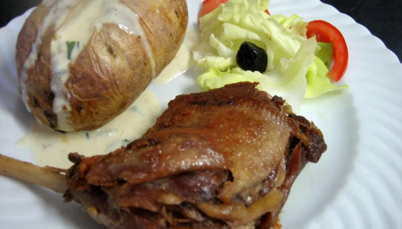 Confit de canard sauce gorgonzola