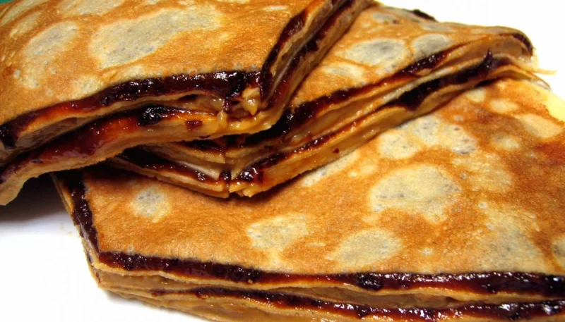 Crêpes farcies aux pruneaux et crème café