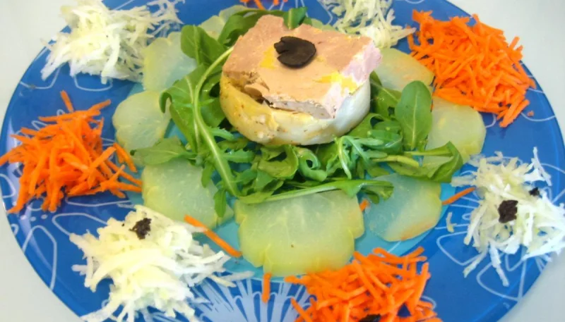 Foie gras en salade chayotte et truffe