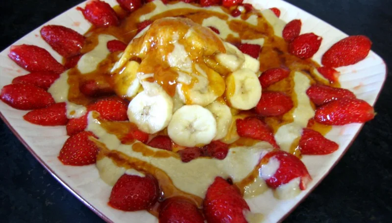 Fraises et mangue au caramel