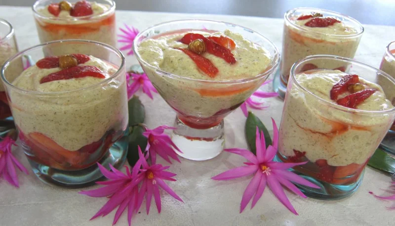 Mousse aux noisettes et aux fraises