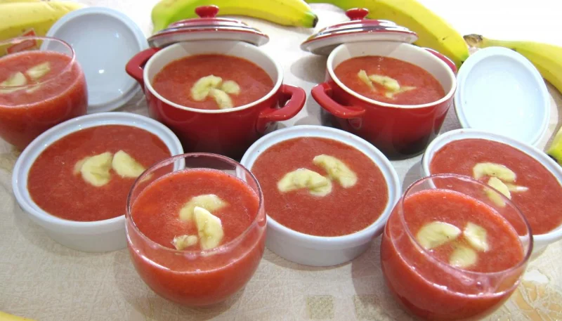 Soupe de fraises, bananes et orange
