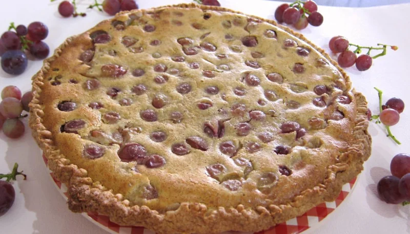 Clafoutis aux raisins et à la brousse