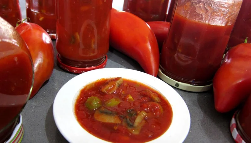 Conserves de tomates aux champignons