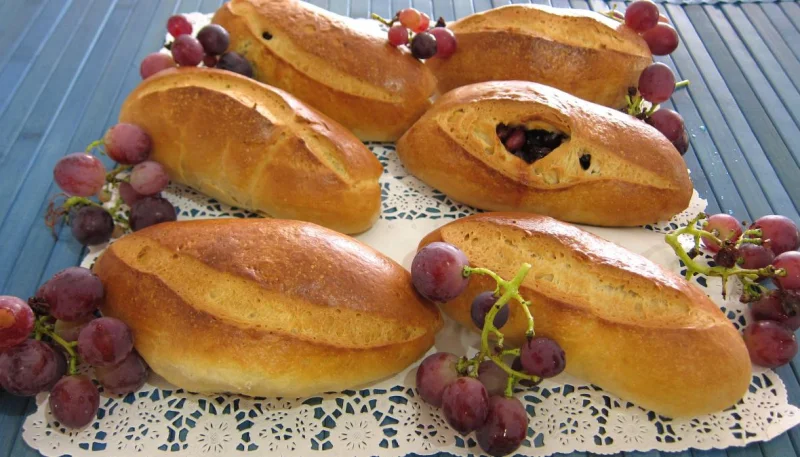 Pain au lait aux raisins frais et cranberries secs