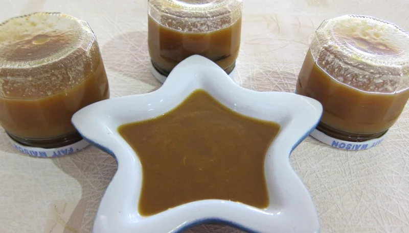 Coulis de pêches et raisins noirs (conserves)