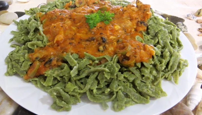 Tagliatelles fraîches aux épinards et sa sauce au vésuve