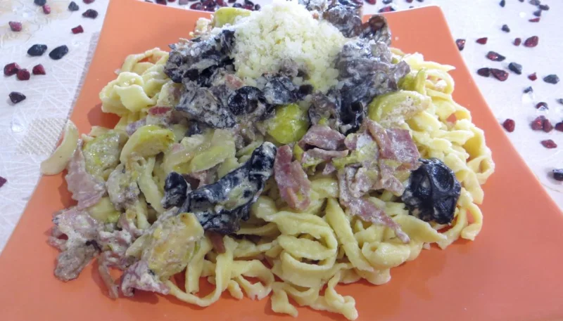 Tagliatelle au jambon et champignons shitakes