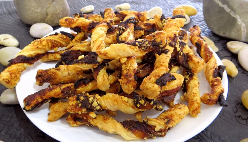 Sacristains aux anchois et abricots secs