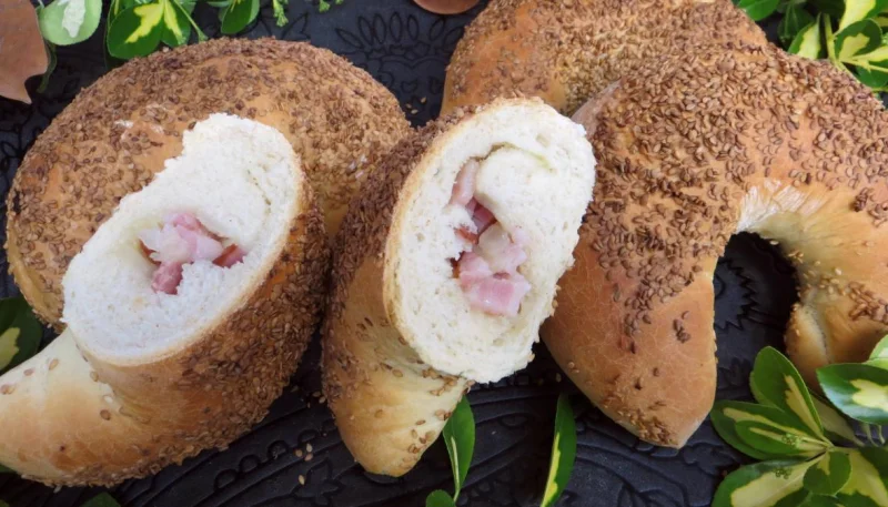 Pains croissants aux lardons et oignons