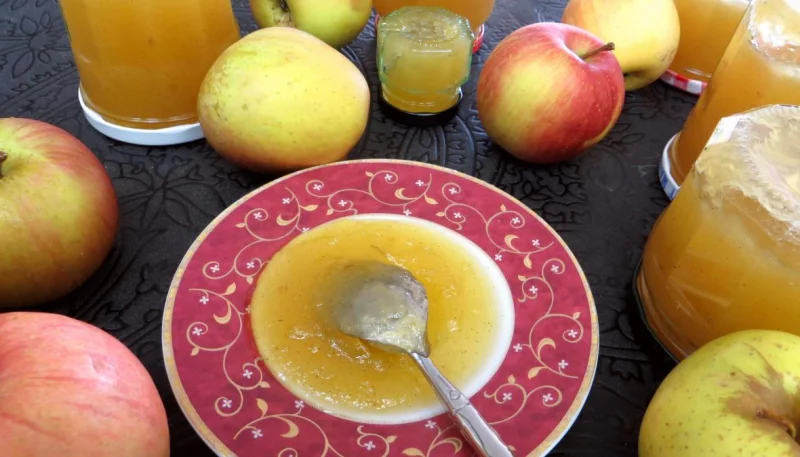 Confiture de pommes à la rhubarbe façon compote