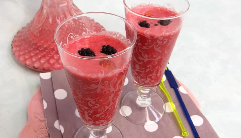 Smoothie aux fruits rouges