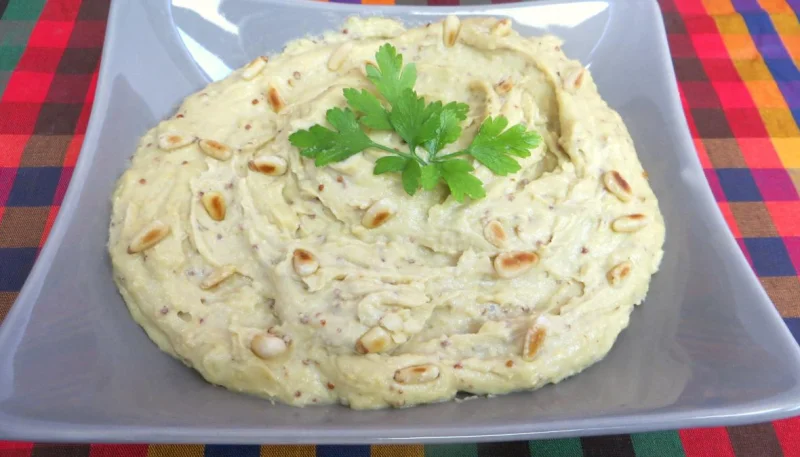 Sauce à l'ail et aux pignons