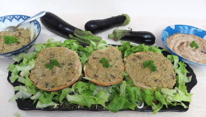 Tartines de pain aux aubergines