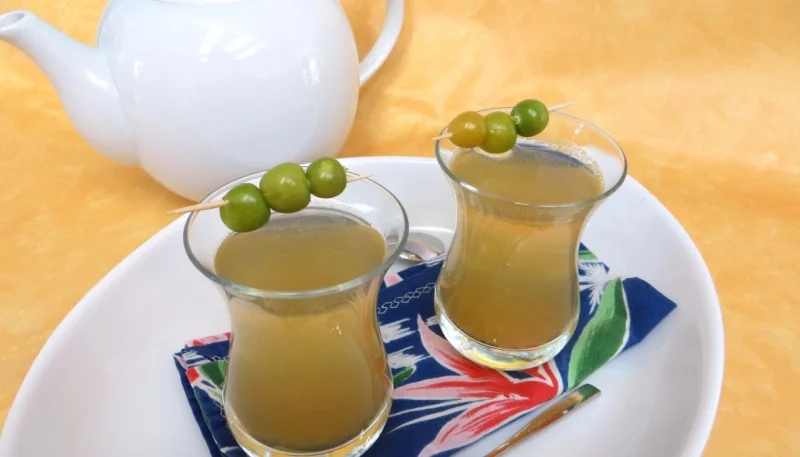 Thé chaud épicé aux physalis