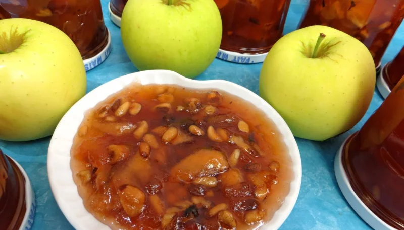 Confiture de pommes variées aux fruits secs