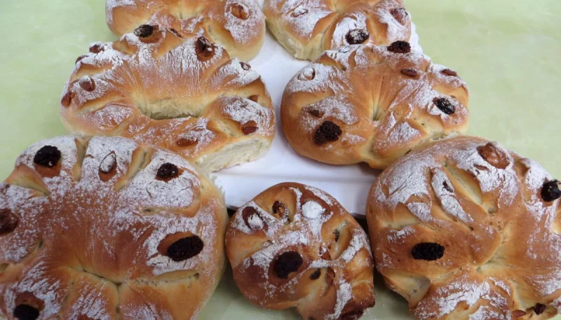 Couronnes de pain de mie aux fruits secs