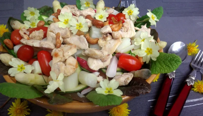 Poulet aux asperges en salade