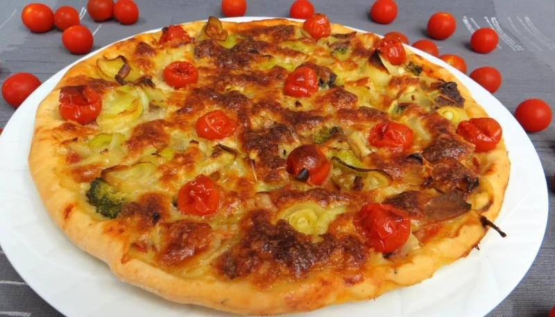 Pizza à la charcuterie