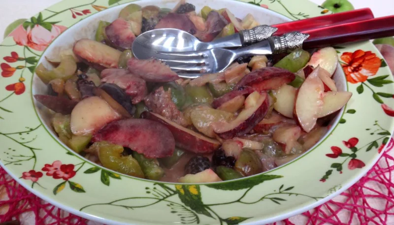 Salade de Reines-claude et fruits du verger