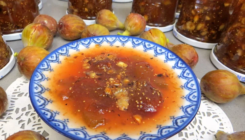 Confiture de figues à la rhubarbe