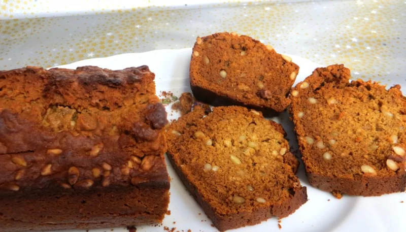 Pain d'épices aux pignons de pin