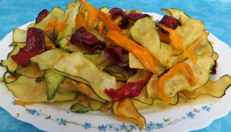 Chips aux courgettes, carottes et betterave rouge