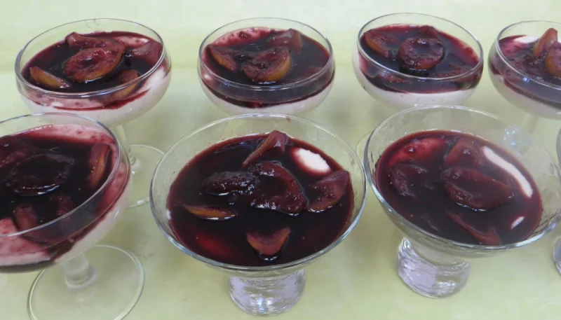 Blanc-manger et figues au vin