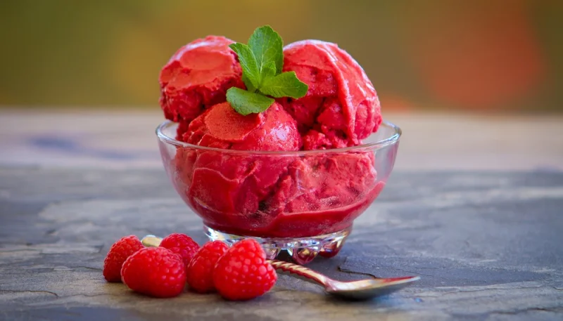 Sorbet aux framboises et aux fraises