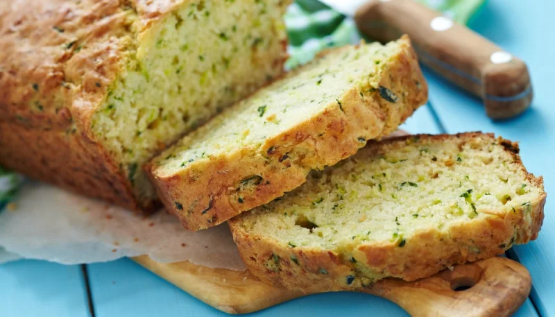 Cake aux courgettes et à la feta