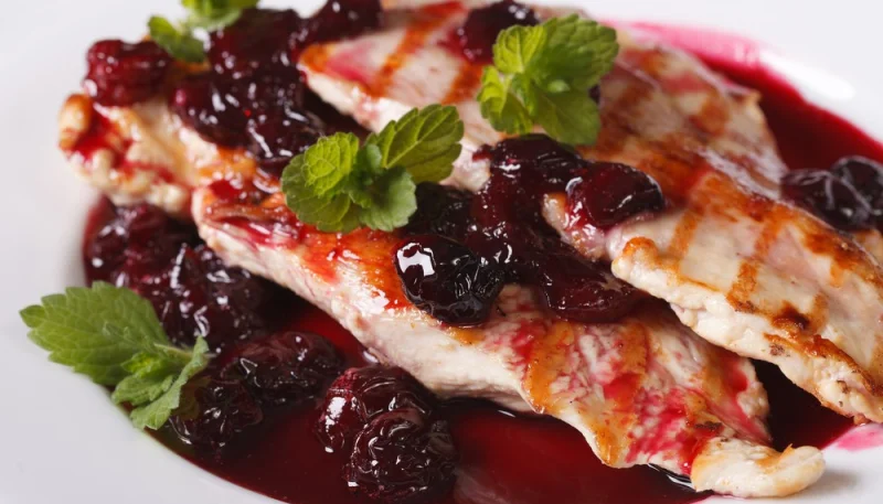Blancs de poulet aux cerises