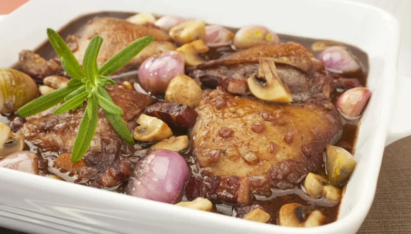 Poulet au vin rouge