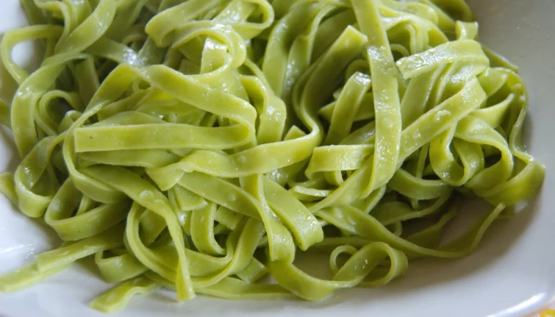 Tagliatelles fraîches aux épinards