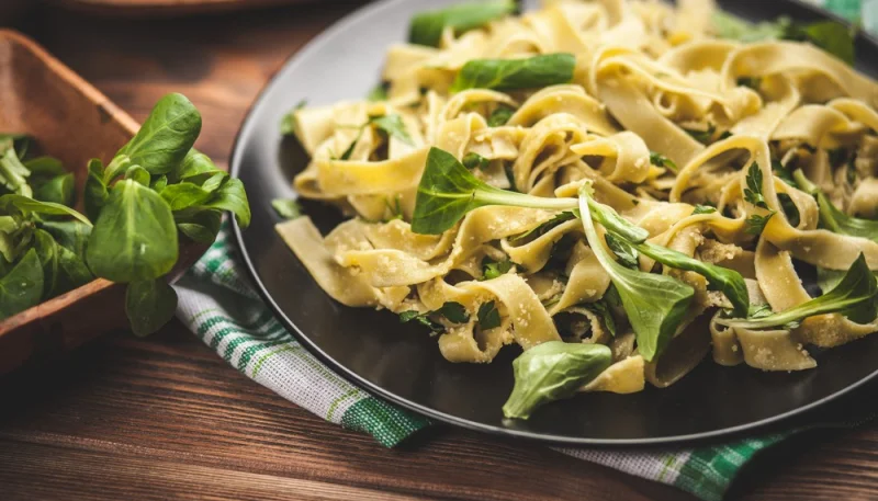 Tagliatelles sautées aux épinards