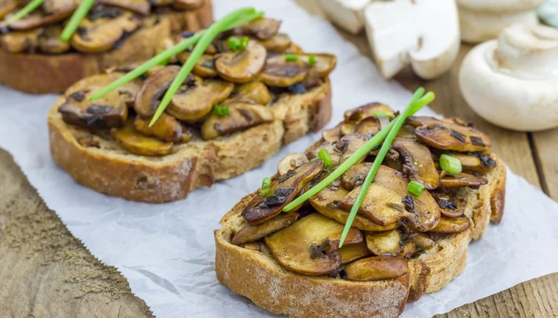 Bruschette aux champignons de paris
