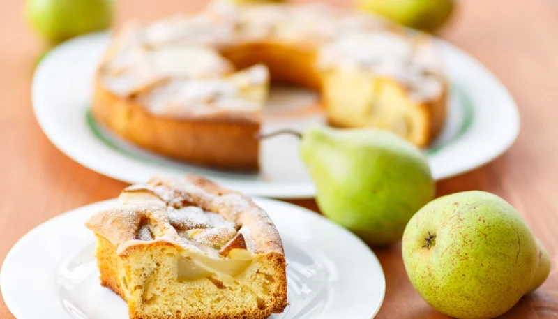 Gâteau aux poires et sa crème au Grand Marnier