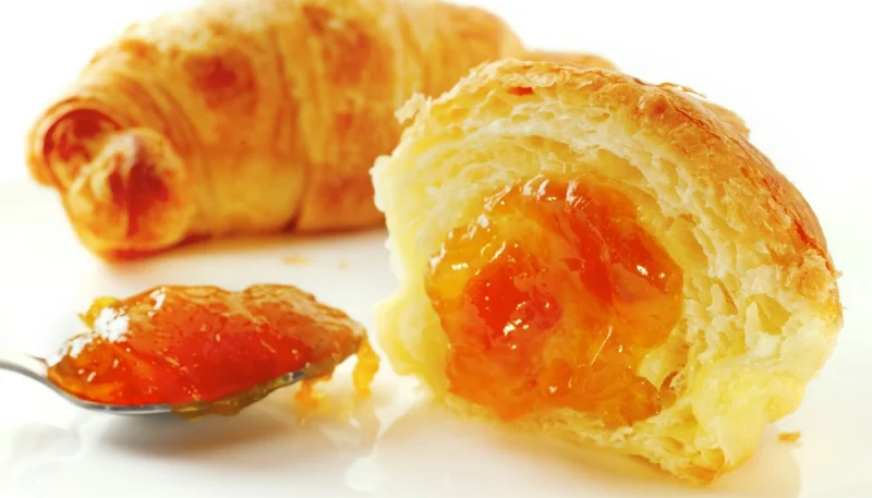 Croissants à la crème aux abricots