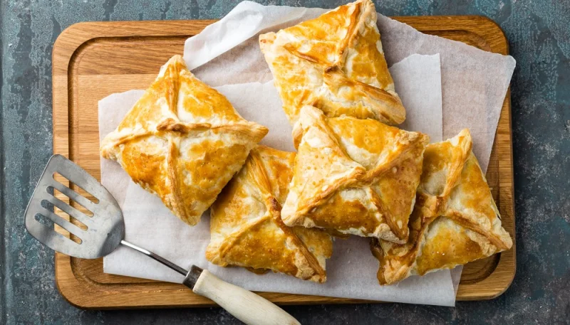 Feuilletés au thon et au fromage frais persillé