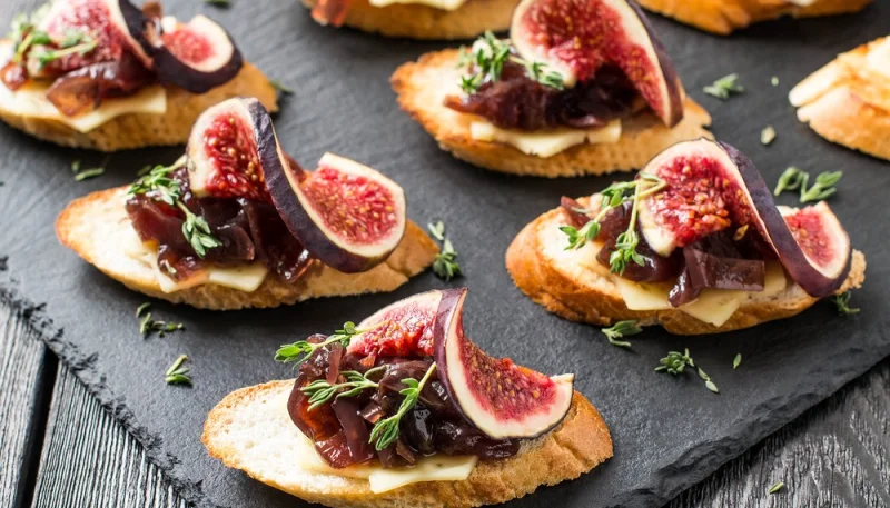 Bruschetta aux figues et au jambon de Parme