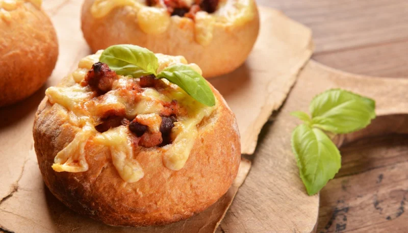 Pains farcis au jambon et au fromage