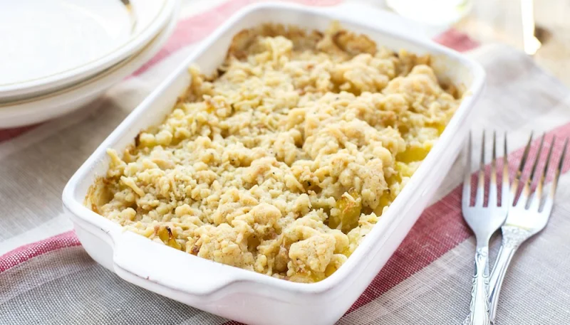 Crumble salé au saumon et aux poireaux